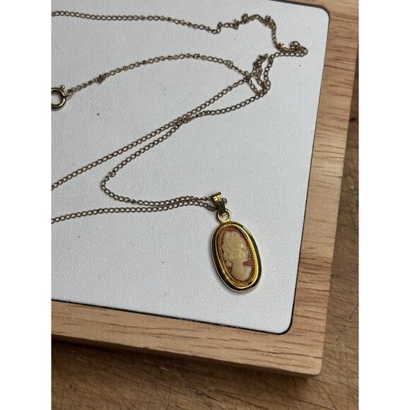 Vintage 12K Gold Cameo Pendant Necklace With Oval Frame & Delicate Chain - Picture 10 of 11